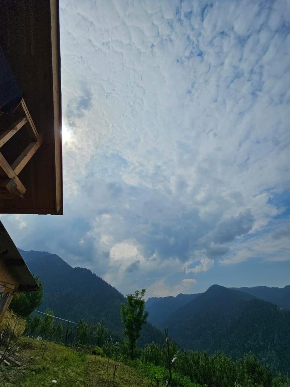 Villa Deep In Woods Jibhi Esterno foto